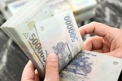 Nhân viên ngân hàng nào tạo ra nhiều tiền nhất năm 2016?
