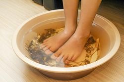Bài thuốc cực tốt trị bệnh nấm chân từ lá trầu