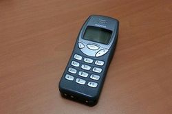 'Mổ xẻ' Nokia 3210 - ĐTDĐ đầu tiên xuất hiện ở Việt Nam