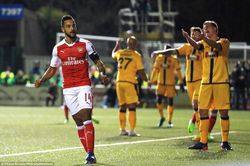 Hạ Sutton United, Arsenal đối đầu hiện tượng Lincoln ở tứ kết