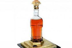 Chai rượu rum đắt nhất thế giới có giá 100.000 euro