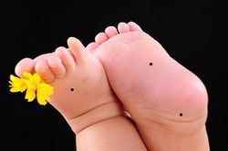 Nhìn vị trí nốt ruồi trên bàn chân đoán chuẩn số mệnh