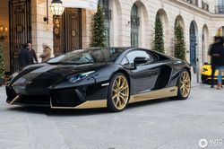 Siêu xe Lamborghini Aventador bản giới hạn xuất hiện trên phố