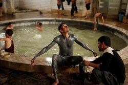 Spa nước nóng của quân Iraq giữa chiến trường Mosul