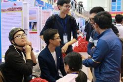Hai học sinh lớp 12 sáng chế ra xe lăn nhận dạng cử chỉ của đầu
