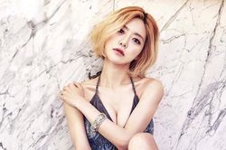 Những hot girl, hot boy đến Việt Nam khiến fan náo loạn