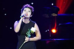 Nghe Thái Thùy Linh hát trong đêm nhạc Nguyễn Ánh 9