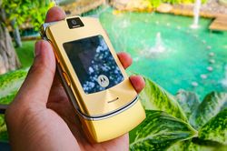 Motorola V3i phiên bản Dolce & Gabbana độc lạ tại VN