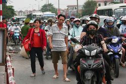 Người dân ùn ùn đổ về sau kỳ nghỉ lễ, cửa ngõ Thủ đô kẹt cứng