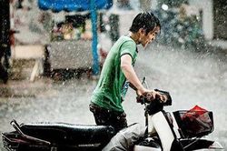 Bị bạn gái 'đá' ngay lập tức vì không biết đi xe máy
