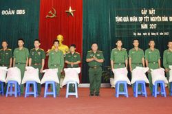 Tiết kiệm gạo tặng người nghèo