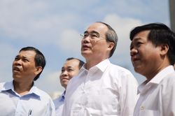 Tân Bí thư TP.HCM Nguyễn Thiện Nhân thăm Bến Nhà Rồng