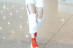 Mỹ nhân Hoa ngữ diện jeans rách đầy cá tính
