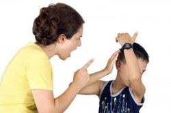 Tại sao nhiều bố mẹ cứ phải la ó con trước vài chục người