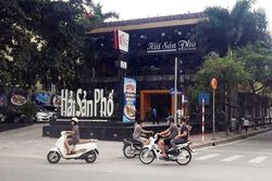 Đến hạn báo cáo Thủ tướng, khu 'đất vàng' vẫn ngang nhiên vi phạm