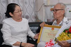 Lãnh đạo TPHCM thăm, chúc thọ người cao tuổi tiêu biểu