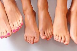 Nhìn đôi chân biết ngay tướng sướng khổ, sang hèn