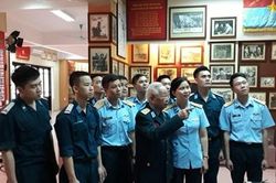 Binh nhất 'phỏng vấn' Trung tướng