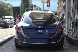 Lộ diện chiếc xe Rolls-Royce giá 300 tỷ đi đổ xăng