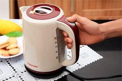 Làm gì để không bị điện giật khi sử dụng ấm đun nước siêu tốc?