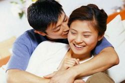 Ông chồng đáng yêu khi lúc nào cũng thích ngủ cùng vợ
