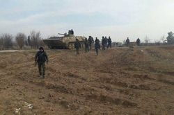 Syria tung tăng thiết giáp đánh đuổi phiến quân Mỹ hậu thuẫn (video)