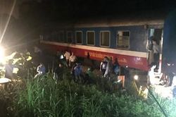 Tàu SE3 bị trật bánh tại Thanh Hóa