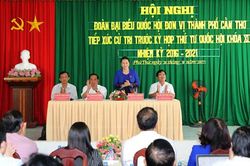 Chủ tịch Quốc hội tiếp xúc cử tri tại Cần Thơ