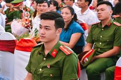 Chị em lại 'phát điên' với nam thần Học viện Cảnh sát mới
