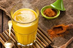 Cách uống tinh bột nghệ chuẩn để cân nặng giảm vù vù