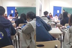 Đi học muộn, nam sinh có màn 'trình bày lý do dài lê thê và chi tiết' khiến cả lớp cười bò