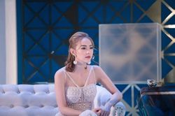 Minh Hằng từng gào khóc điên cuồng khi đồng nghiệp quay lưng