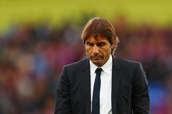 'Chấp' tiền đạo, Chelsea gục ngã trước đội bét bảng