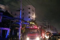 Cháy quán karaoke, hàng chục khách bị mắc kẹt được giải cứu