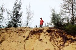 Kiểm điểm Phó GĐ Sở vì để DN lộng hành khai thác titan