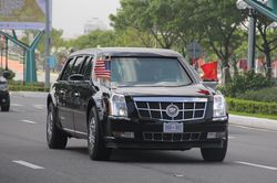 Chiếc 'Quái thú' và dàn xe hộ tống Tổng thống Trump băng băng trên phố Đà Nẵng