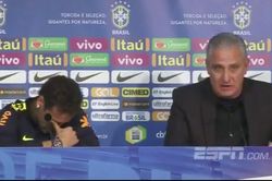 Neymar bật khóc ấm ức trong phòng họp báo