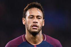 Neymar từng khóc lóc, cầu xin Barca đừng bán mình cho PSG