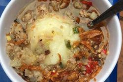 Soi bí quyết quán bánh đúc 'chảnh' nhất SG vẫn hút khách 40 năm qua