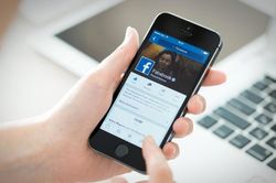 Facebook ẩn nút xóa status trên bản web
