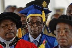 Tổng thống Mugabe lần đầu xuất hiện sau khi bị quản thúc