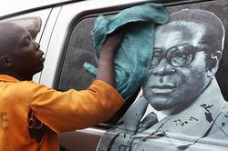 Zimbabwe: Phó tổng thống bị phế truất sắp thành lập chính phủ chuyển giao