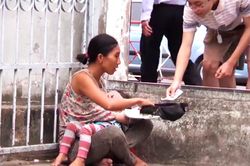 Mẹ cho con uống thuốc an thần giả vờ bệnh tật để xin tiền... tiêm chích ma túy