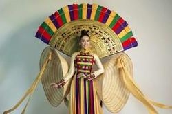 Á hậu Nguyễn Thị Loan mang quốc phục có trống đồng, nón lá đến Miss Universe 2017