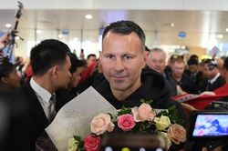 Ryan Giggs và Paul Scholes đến Hà Nội, bắt đầu hành trình ở Việt Nam