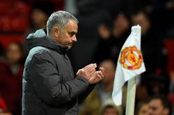 MU tung chiêu chặn đứng âm mưu cướp Mourinho