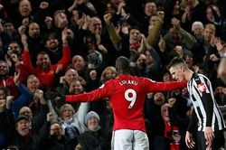 Paul Pogba trở lại ấn tượng, MU thắng đậm Newcastle