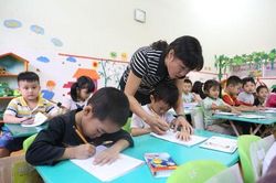 Vẫn còn triệu triệu thầy cô dành tấm lòng vàng cho trẻ