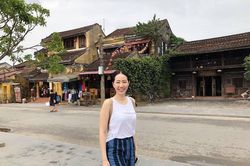Clip vợ chồng Chân Tử Đan du ngoạn đường phố Hội An