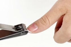 Tại sao không nên cắt móng tay móng chân vào buổi tối?